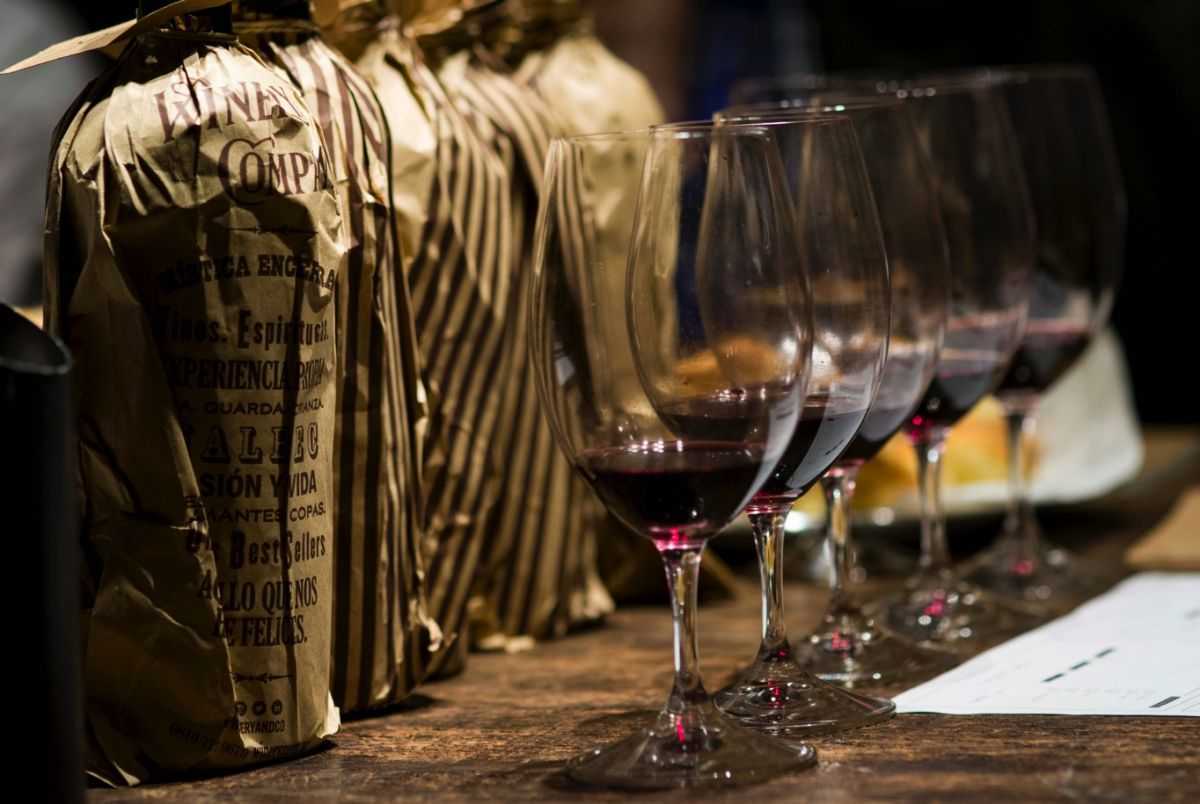 ¿Cómo llegar al mostrador de las vinotecas?