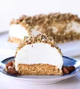 TARTA DE YOGUR GRIEGO CON FRUTOS SECOS Y MIEL