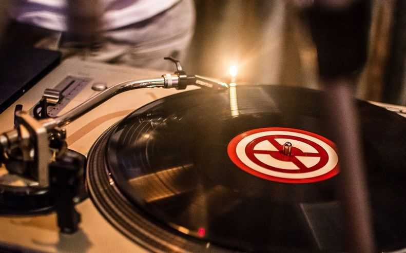 DJ en vivo en los fines de semana de Buller Pub