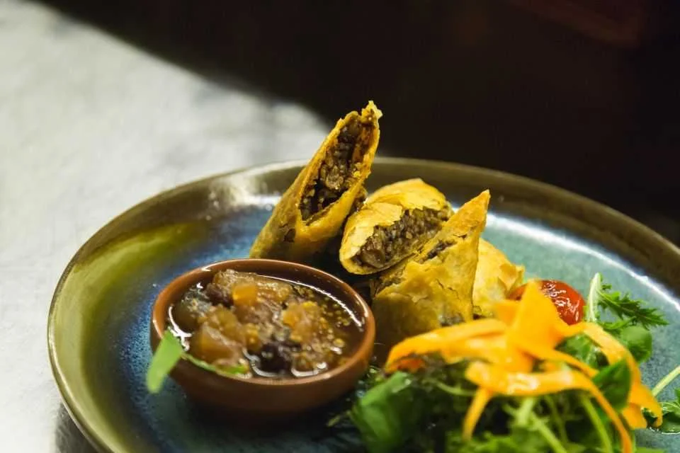 Nuevos sabores de la cocina vasca y filipina renuevan la carta de Lekeitio