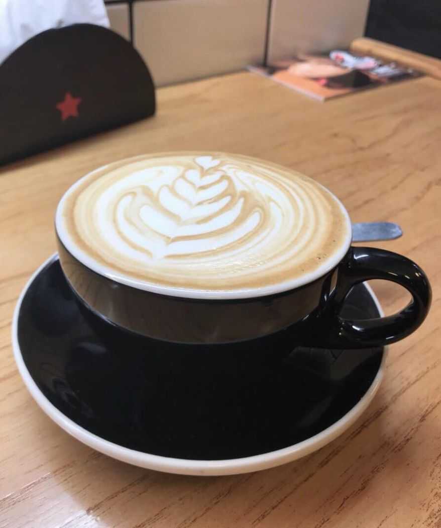El café no es la única razón por la que visitamos una cafetería