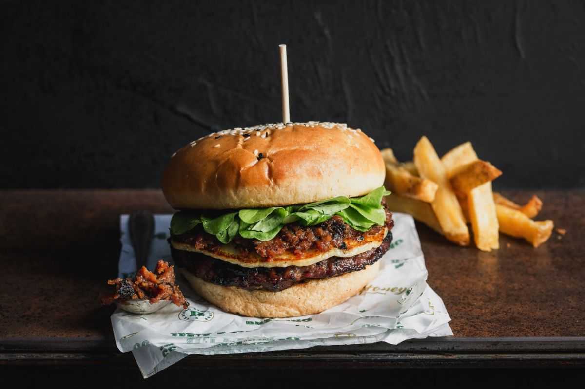 Hamburguesa y cerveza: Maridaje perfecto para disfrutar en Buller Pub