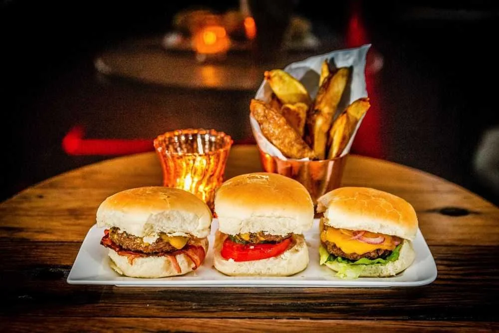 Día del padre en Santos Vega: Cocktails tirados, menú especial y canciones de Charly García en versión Jazz
