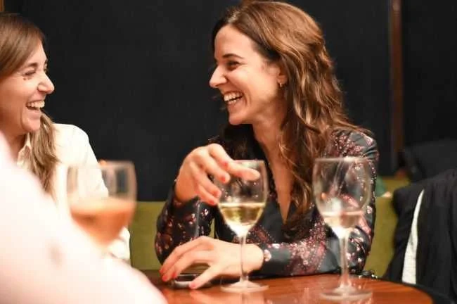 Come Wine With Us, el pop-up wine bar, se va a Hell&rsquo;s