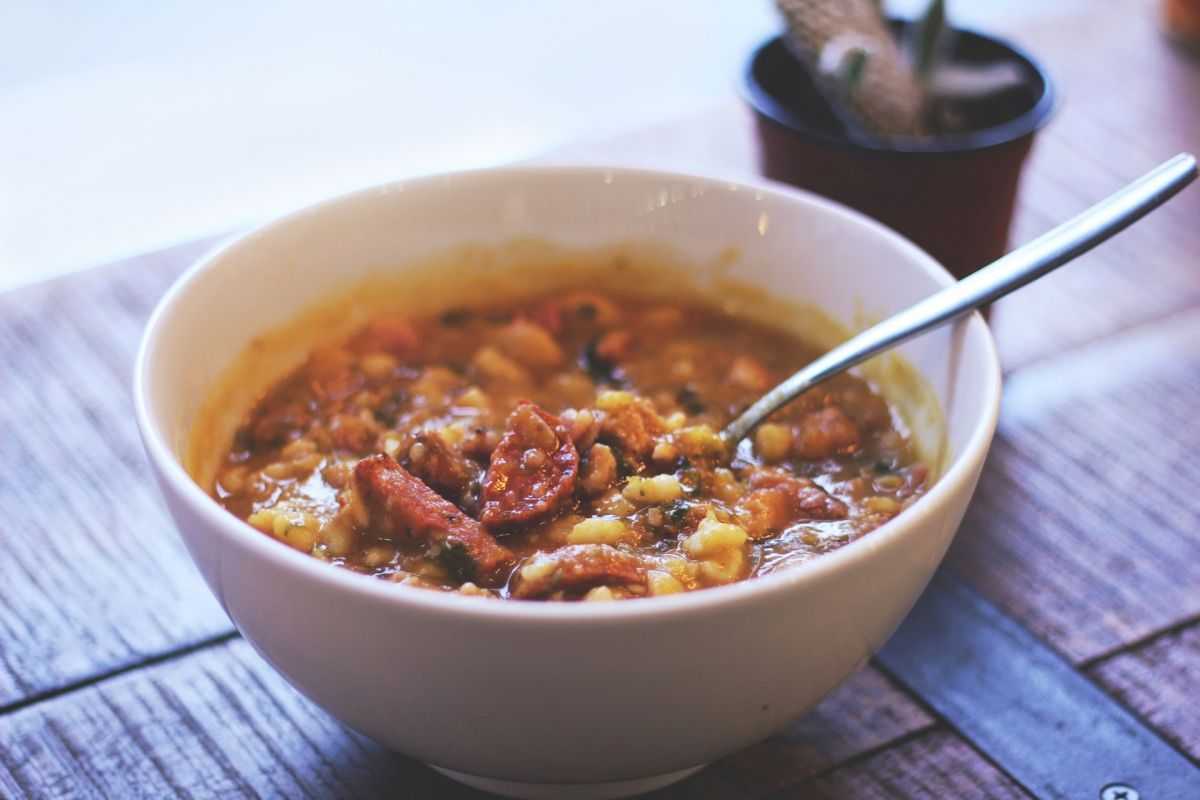 Moshu celebra el Día de la Bandera con un contundente locro y te acercamos la receta