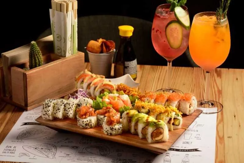 El mundial de fútbol se disfruta desde casa con los combos especiales de sushi de Izakaya