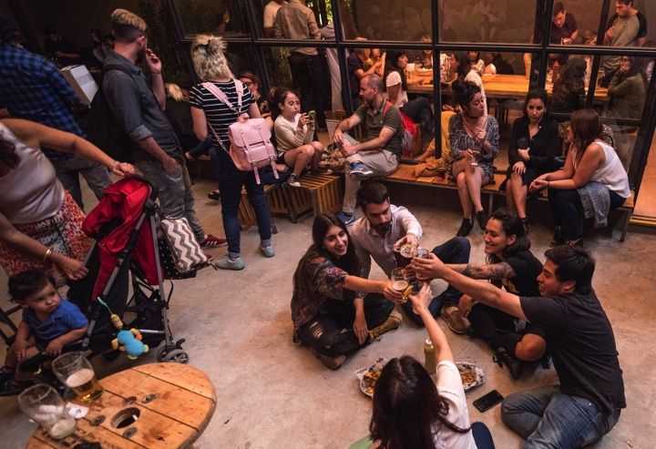 El día del amigo se vive con espíritu cervecero en Growlers