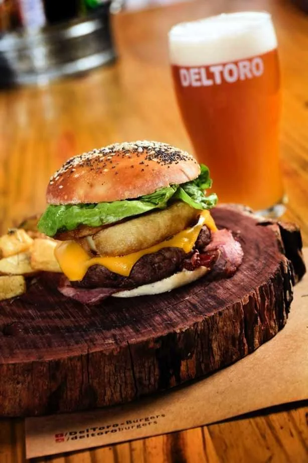 Deltoro lanza un combo para el Día del Amigo Hamburguesero