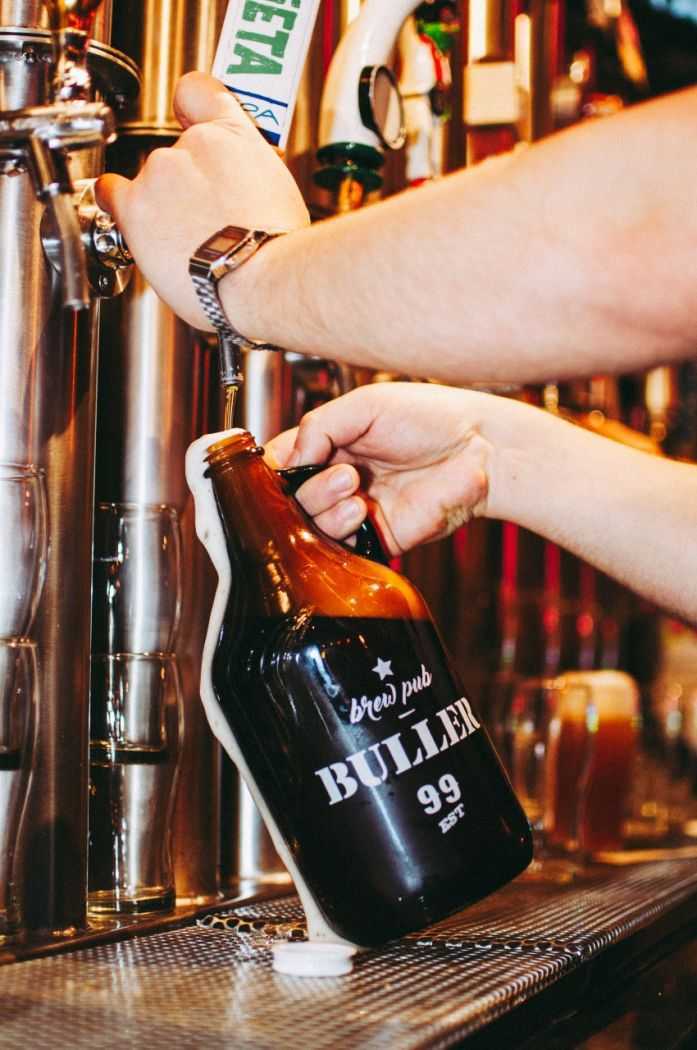 Growlers recargables para disfrutar de la cerveza de Buller en casa