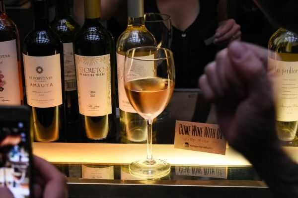 Llega la edición primaveral de Come Wine With Us, un pop-up ideal para los amantes del vino