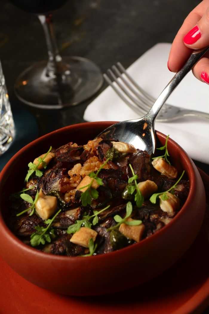 Receta de arroz crocante con morcilla, kimchi, alioli de algas y escabeche de panopea