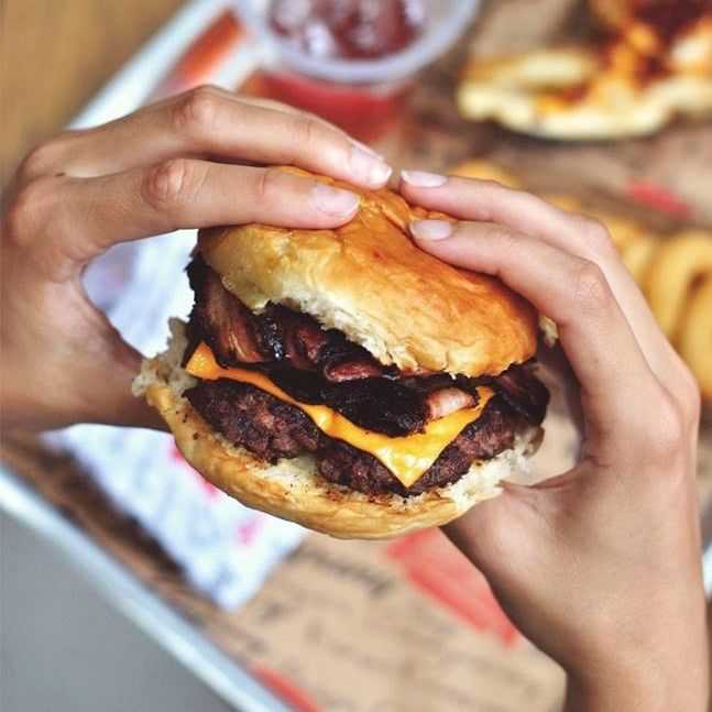 Llega el Vol. 1 de Burgermanía y la cheeseburger es su protagonista