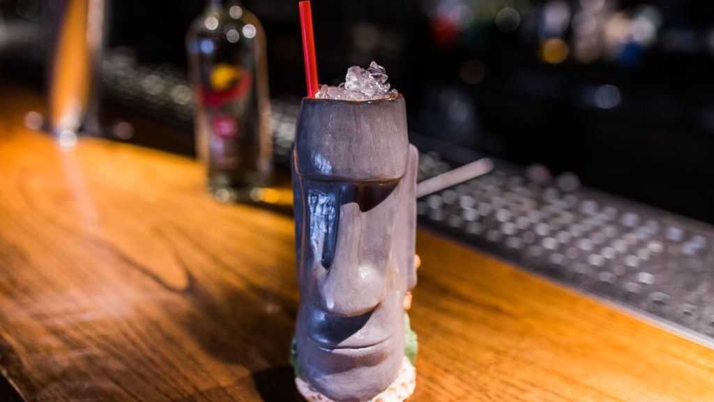 Cursos de especialización de coctelería Tiki en Brukbar