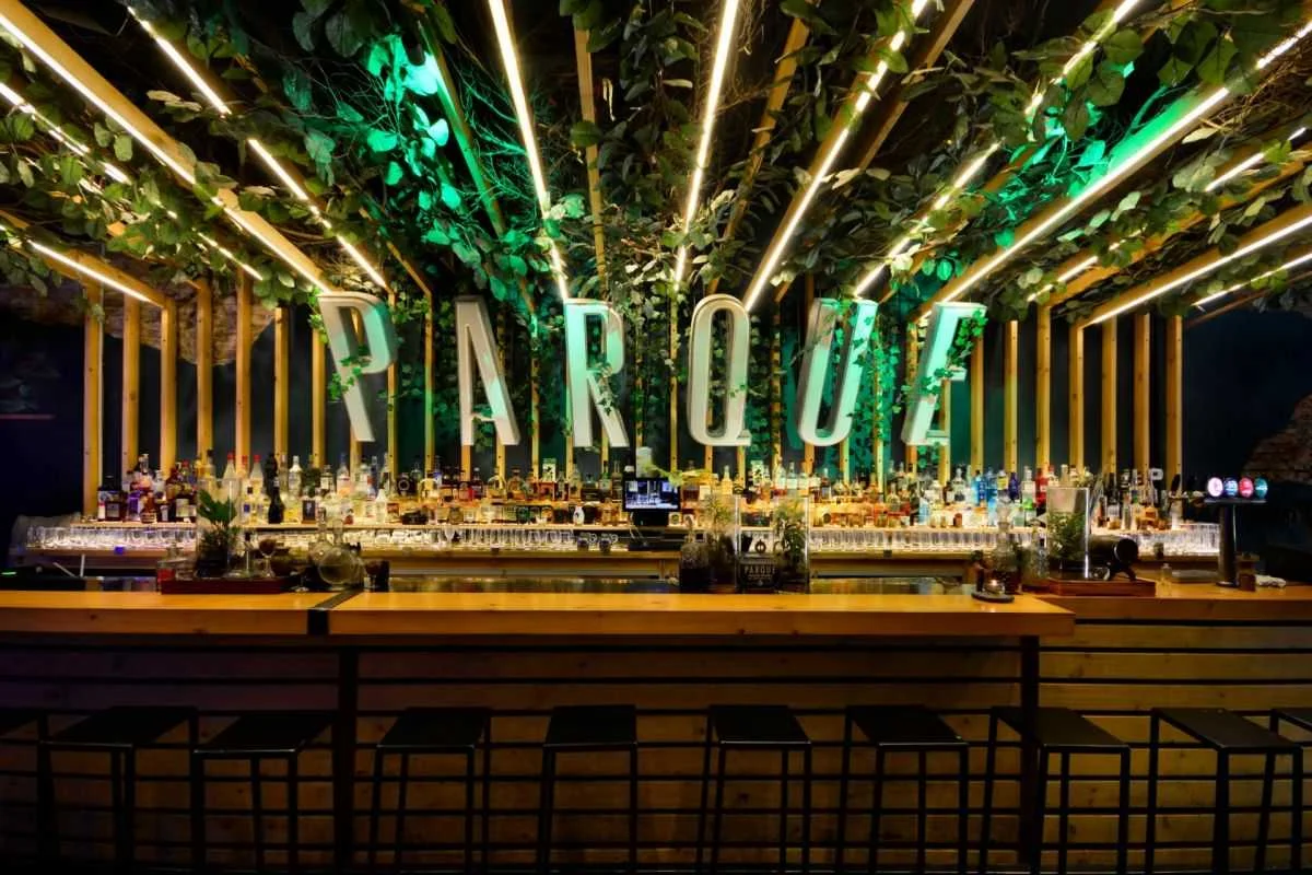 Parque Bar celebra el día de la mujer con un exclusivo descuento en uno de sus emblemáticos cócteles