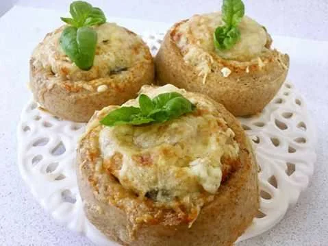 Rollitos de pizza integral con jamón y aceitunas
