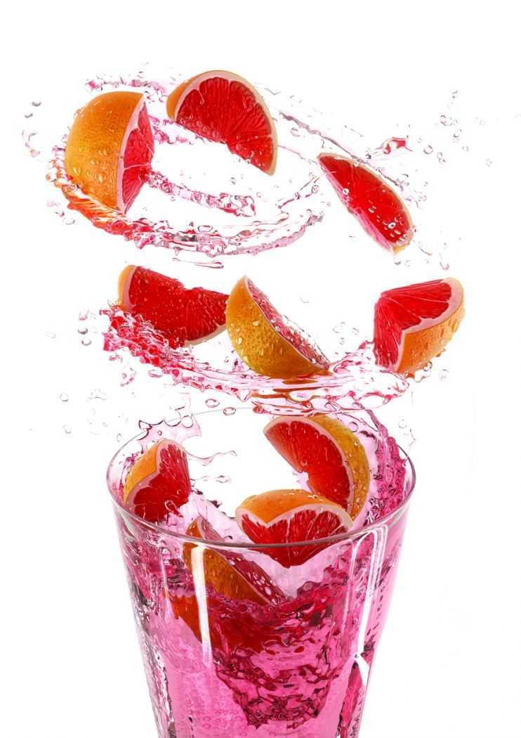Bebidas saludables para elaborar en casa con soda y frutas de estación 