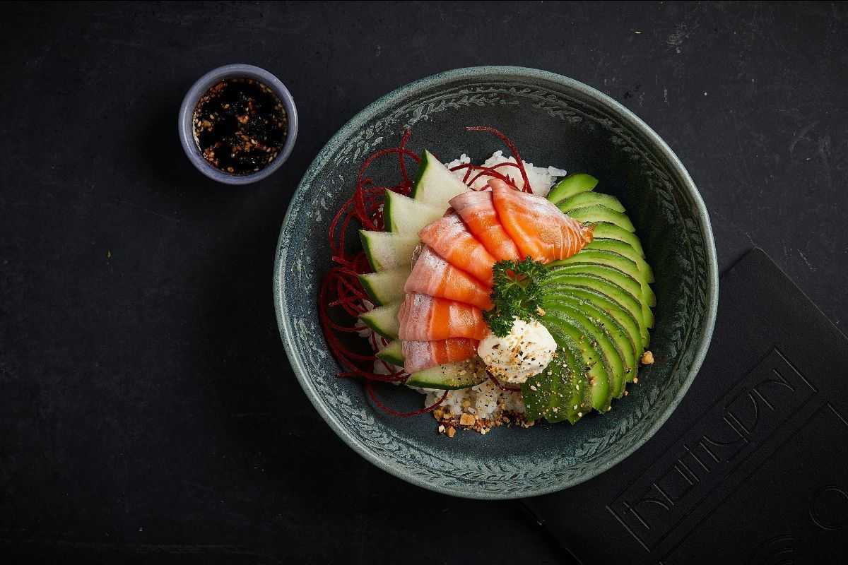 Temporada de Poke Salads en Komyûn al mejor estilo japonés