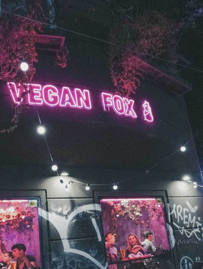 Vegan Fox lanza su experiencia “360 plant-based” con la apertura de nuevos locales