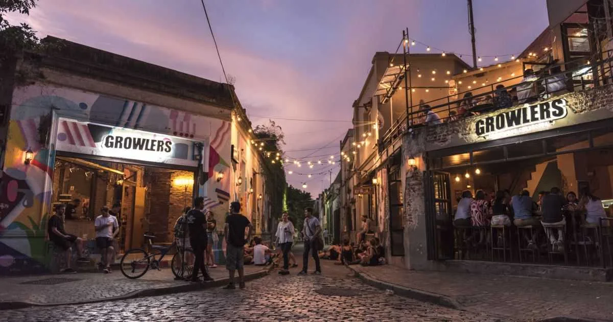 Growlers un lugar para disfrutar el día del Cervecero