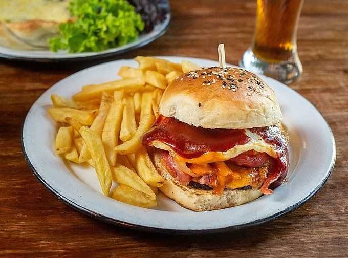 SANTO BAR DE PIZZAS: BURGERS CASERAS DE 180 GRAMOS