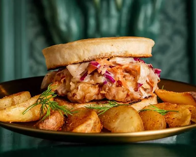 REY MONTAGU: 2X1 EN BUDWEISER CON SÁNDWICHES ARTESANALES