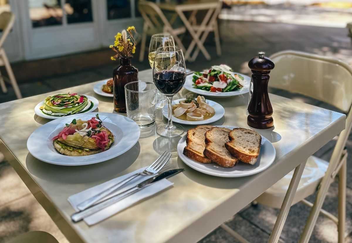 OSTENDE: UNA TARDE CON JUEGOS DE MESA Y PLATOS HOGAREÑOS