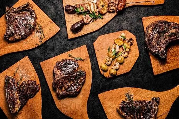MALCRIADO: TABLAS DE CARNES Y ACHURAS PARA COMPARTIR