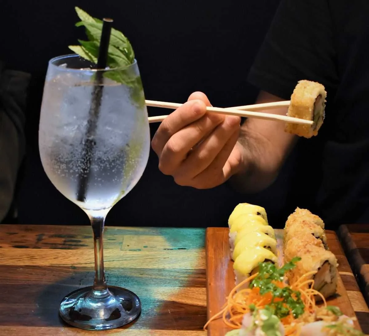 LA PESCADERÍA: 2x1 EN GIN TONIC BY LOS APÓSTOLES