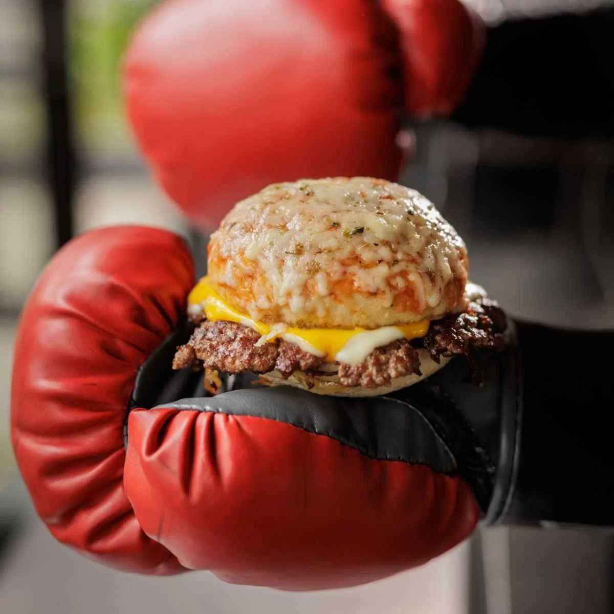 Pan de pizza y carne smash: la combinación imperdible de &ldquo;La Rocky&rdquo;, la nueva contendiente en el ring de Williamsburg