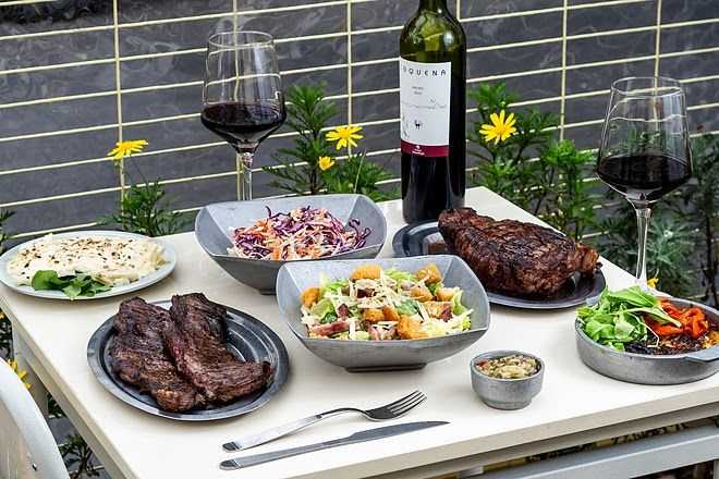 Parrilla La Vuelta celebra el Día del Vino Argentino con una propuesta fuera de carta 