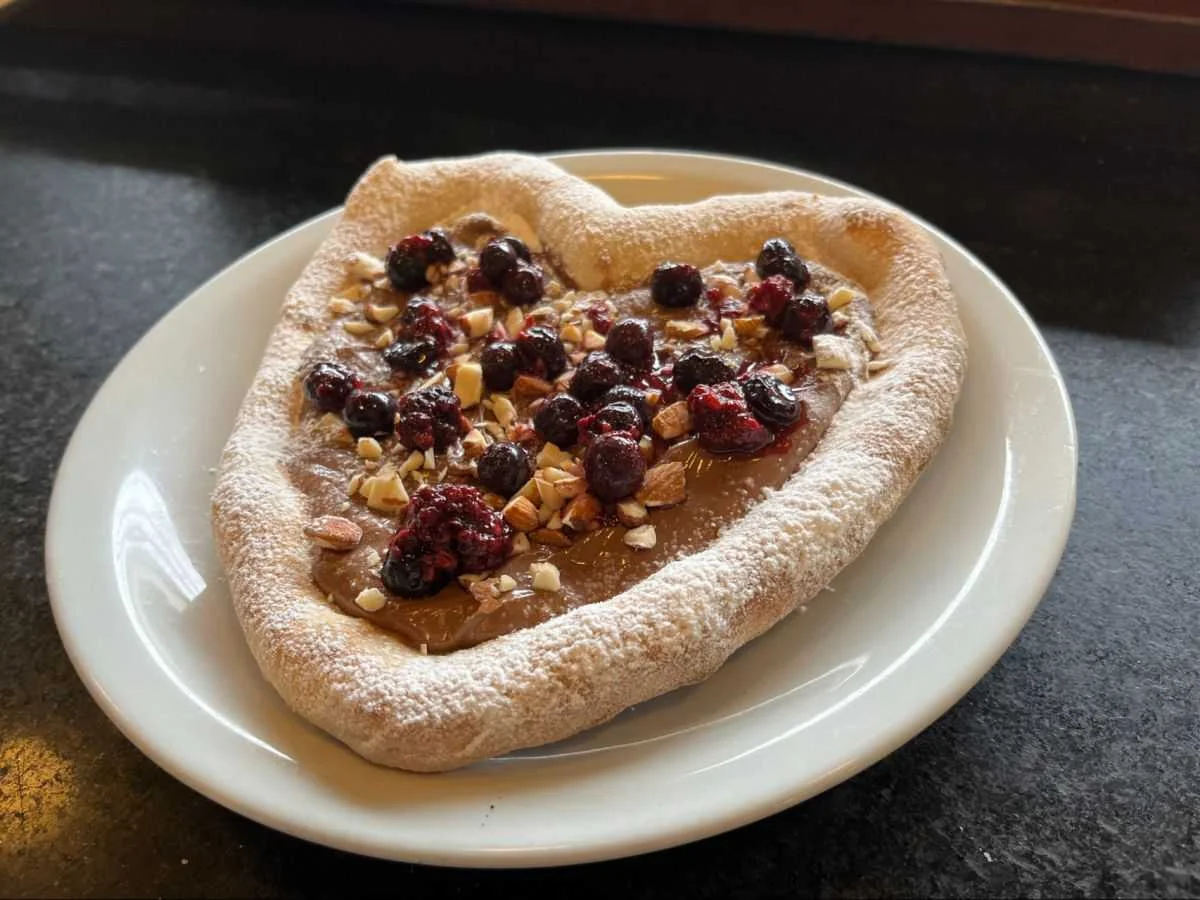 Crosta Pizza ofrece pizzas dulces en forma de corazón para celebrar San Valentín