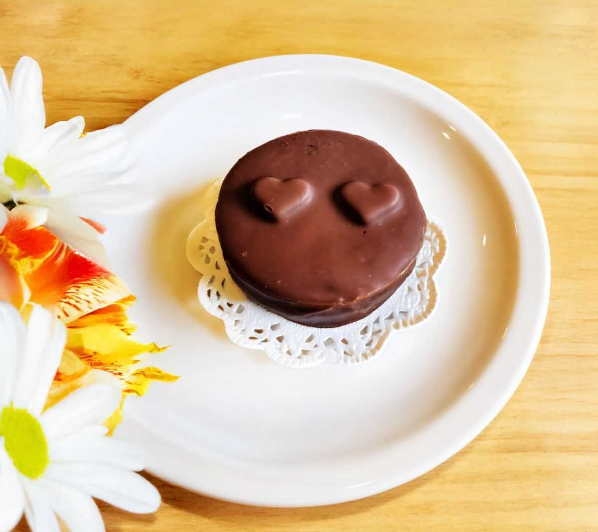 Merienda presenta un alfajor especial para San Valentín inspirado en una golosina clásica