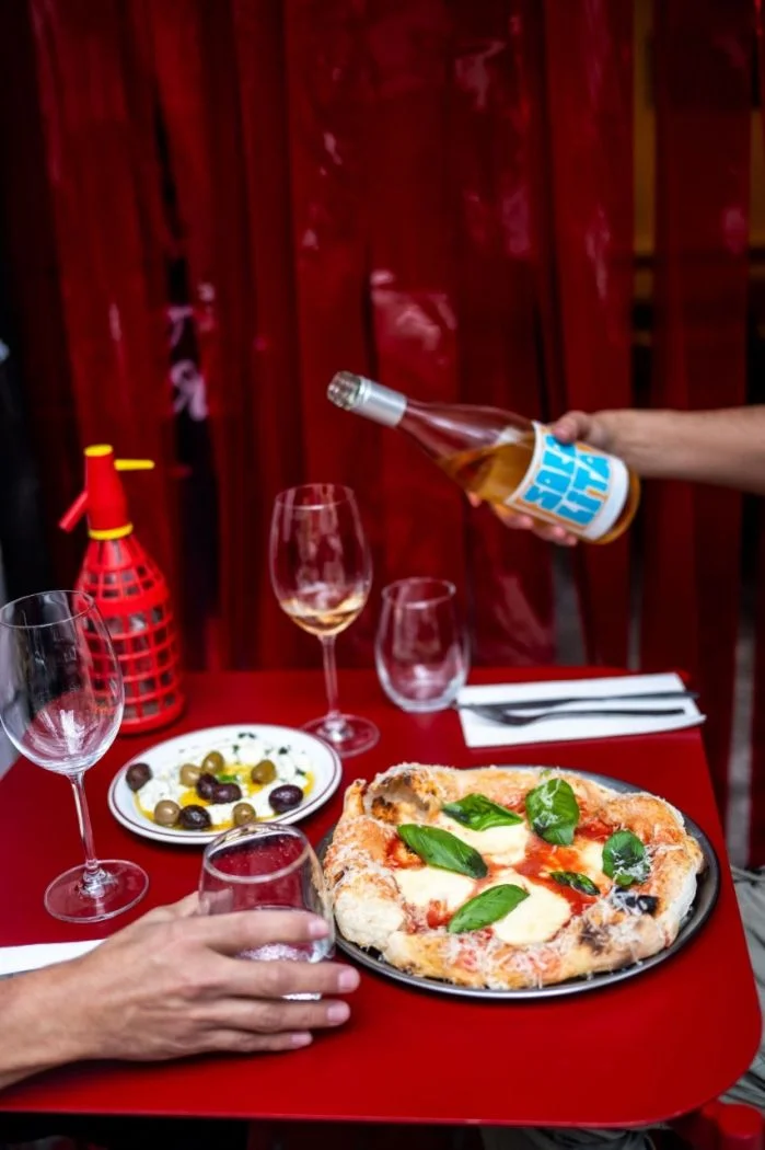 CONCEPCIÓN PIZZA Y VINO CELEBRA EL DÍA DEL AMIGO EN MODO ANALÓGICO
