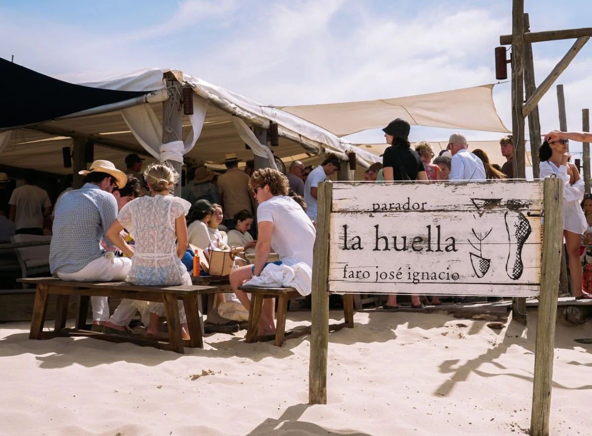 Parador La Huella llega a Costa7070 para un mediodía único frentre al río