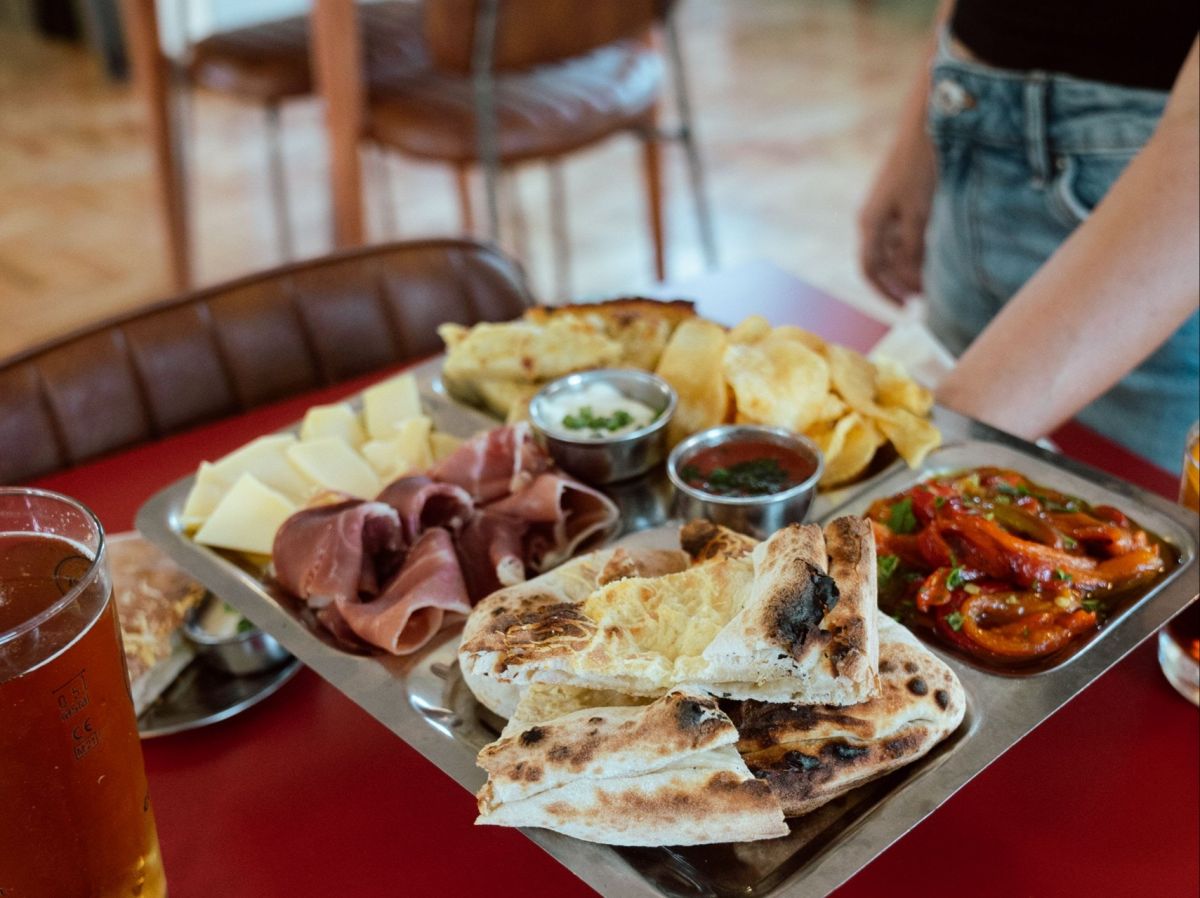 Copetín, un bar vintage con el encanto del barrio en Villa Devoto