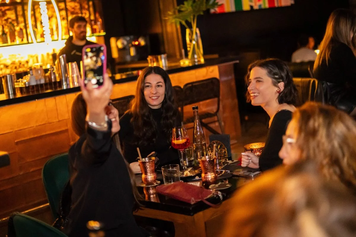 Punto Mona florece con Primavera Club, una fiesta con cócteles temáticos, música en vinilos y múltiples sorteos