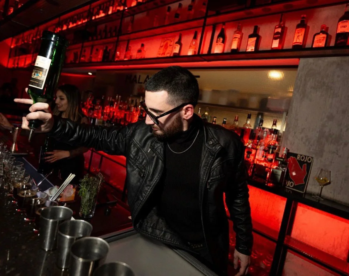 Malasangre celebra el Día del Bartender: música y cócteles para quienes se vistan de rojo