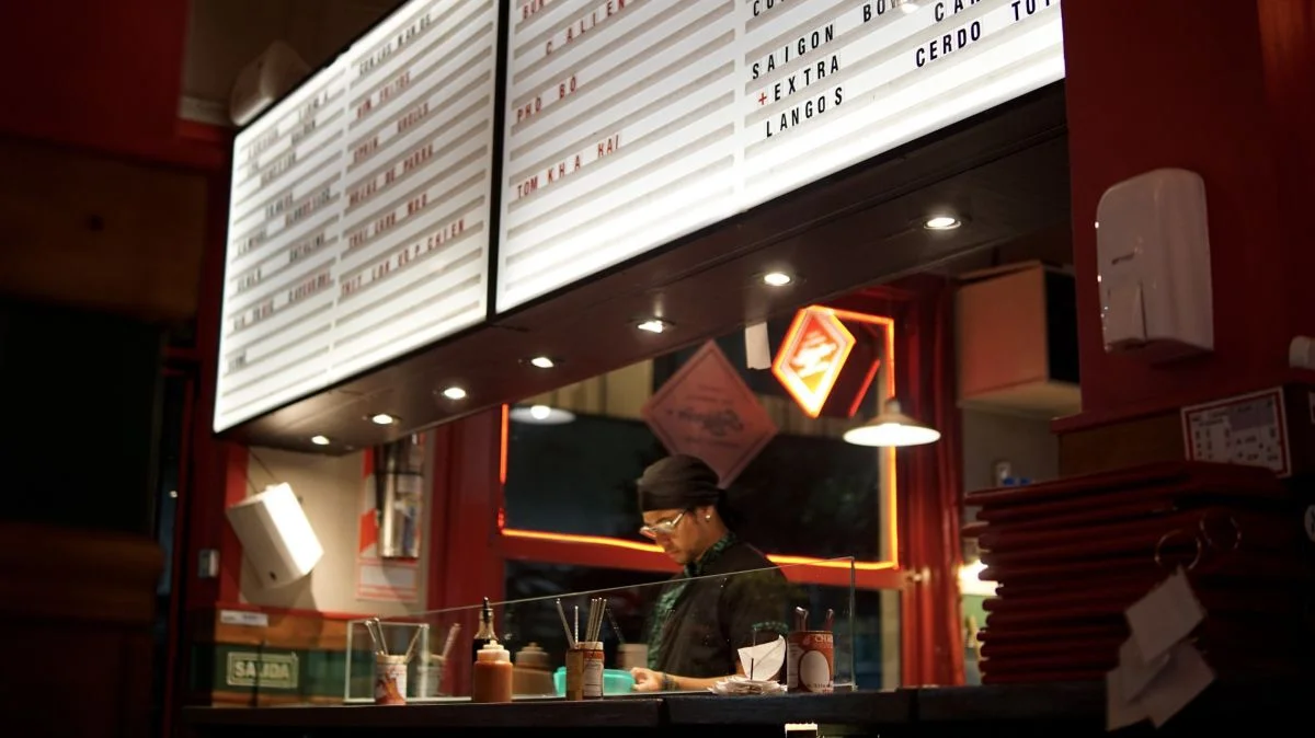 Este 17 de abril Saigón Noodle Bar celebra el Día del Bo Luc Lac con 25% de descuento