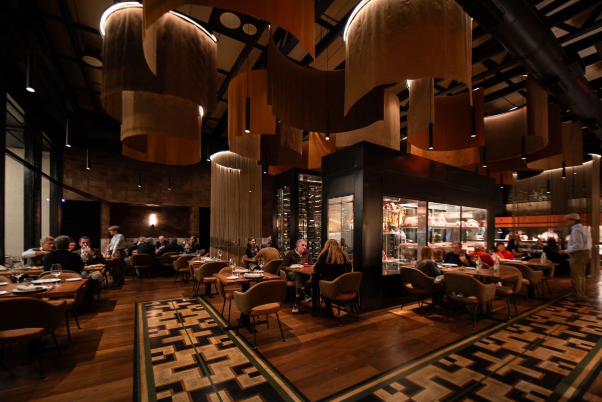 APERTURA: Brava, el nuevo restaurante de Belgrano que propone descubrir la carne desde el origen, el fuego y el vino