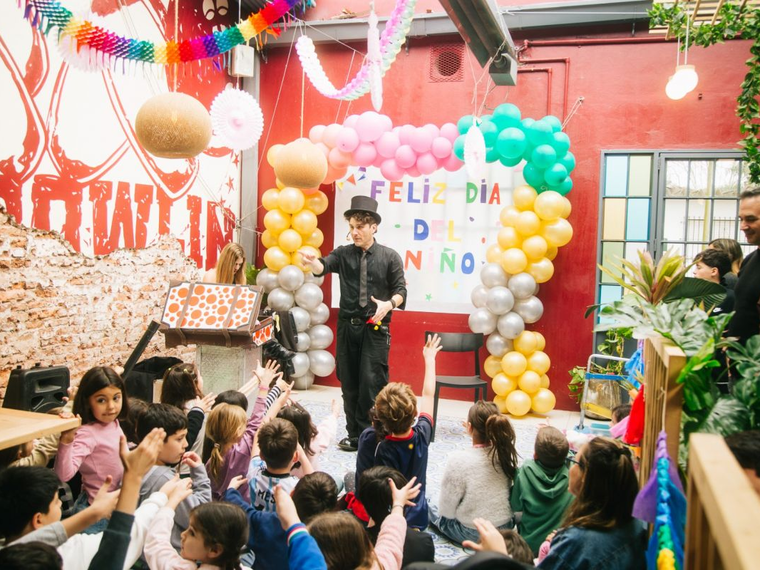 Día de la Primavera con magia, merienda y shows en TACU Resto & Bowling