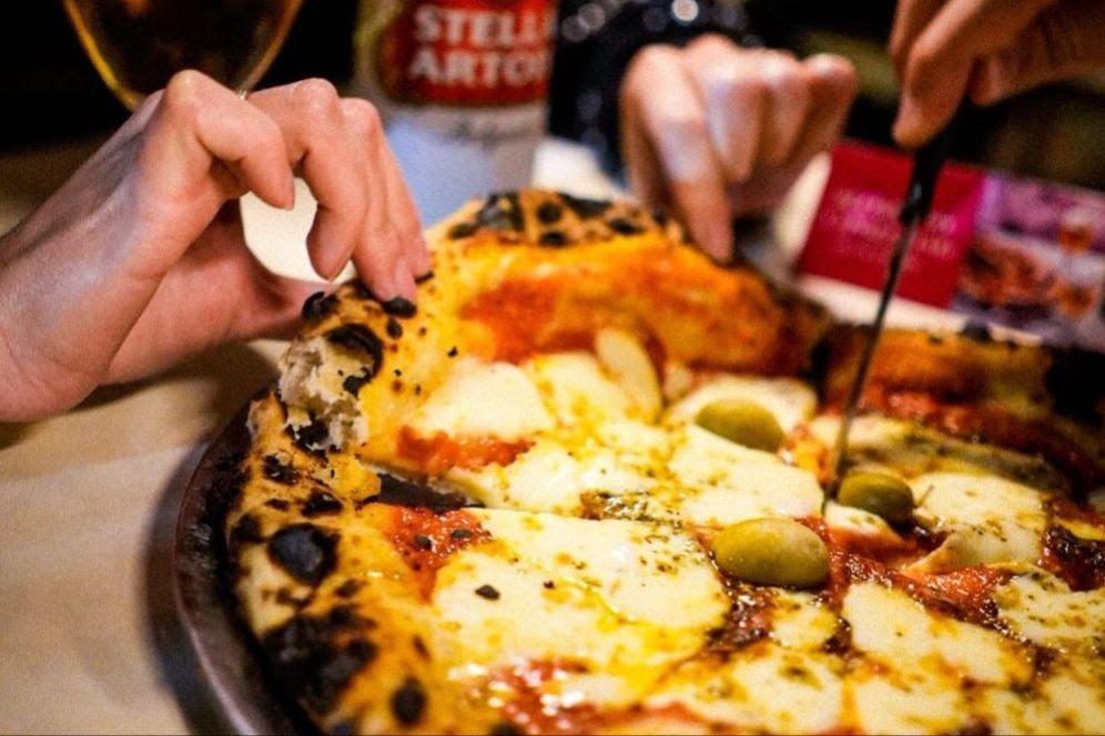 El�ctrica Pizza toma la cocina de Strange 2 con un pop-up primaveral en Chacarita