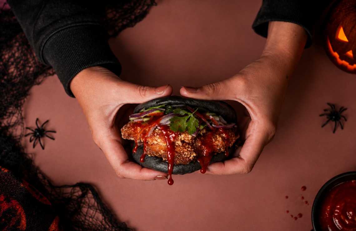 Koko Bao Bar celebra Halloween con baos de pan negro, salsa &ldquo;sangrienta&rdquo; y cine temático