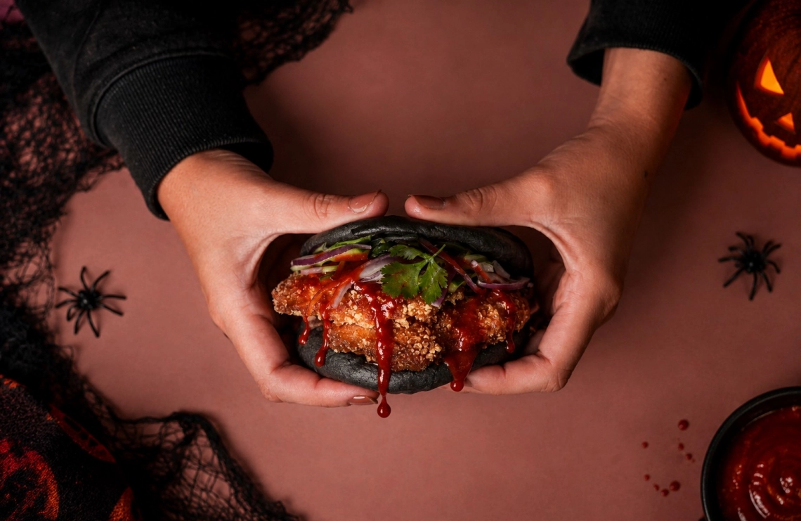 Koko Bao Bar celebra Halloween con baos de pan negro, salsa &ldquo;sangrienta&rdquo; y cine temático