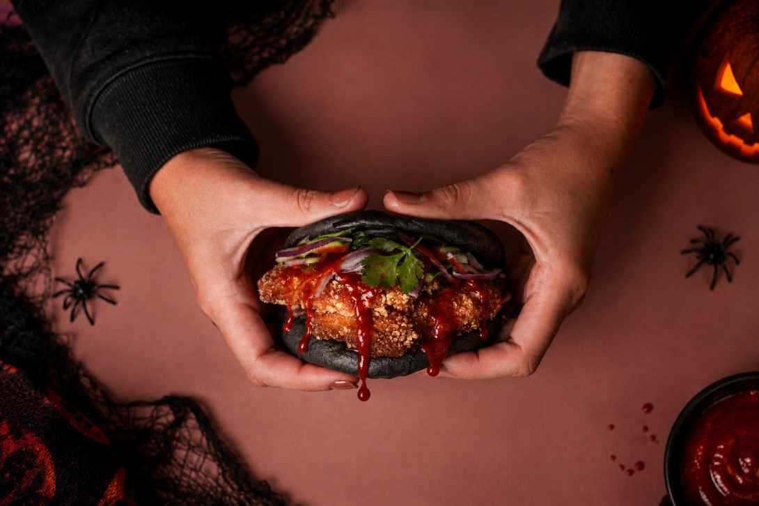 Koko Bao Bar celebra Halloween con baos de pan negro, salsa &ldquo;sangrienta&rdquo; y cine temático