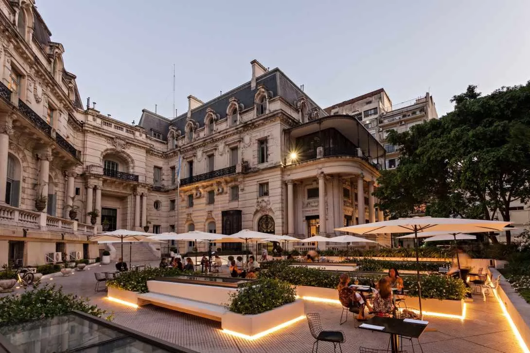 Vuelve el jardín, vuelven las novedades: Croque Madame Palacio Paz renueva su carta y la adapta al aire libre